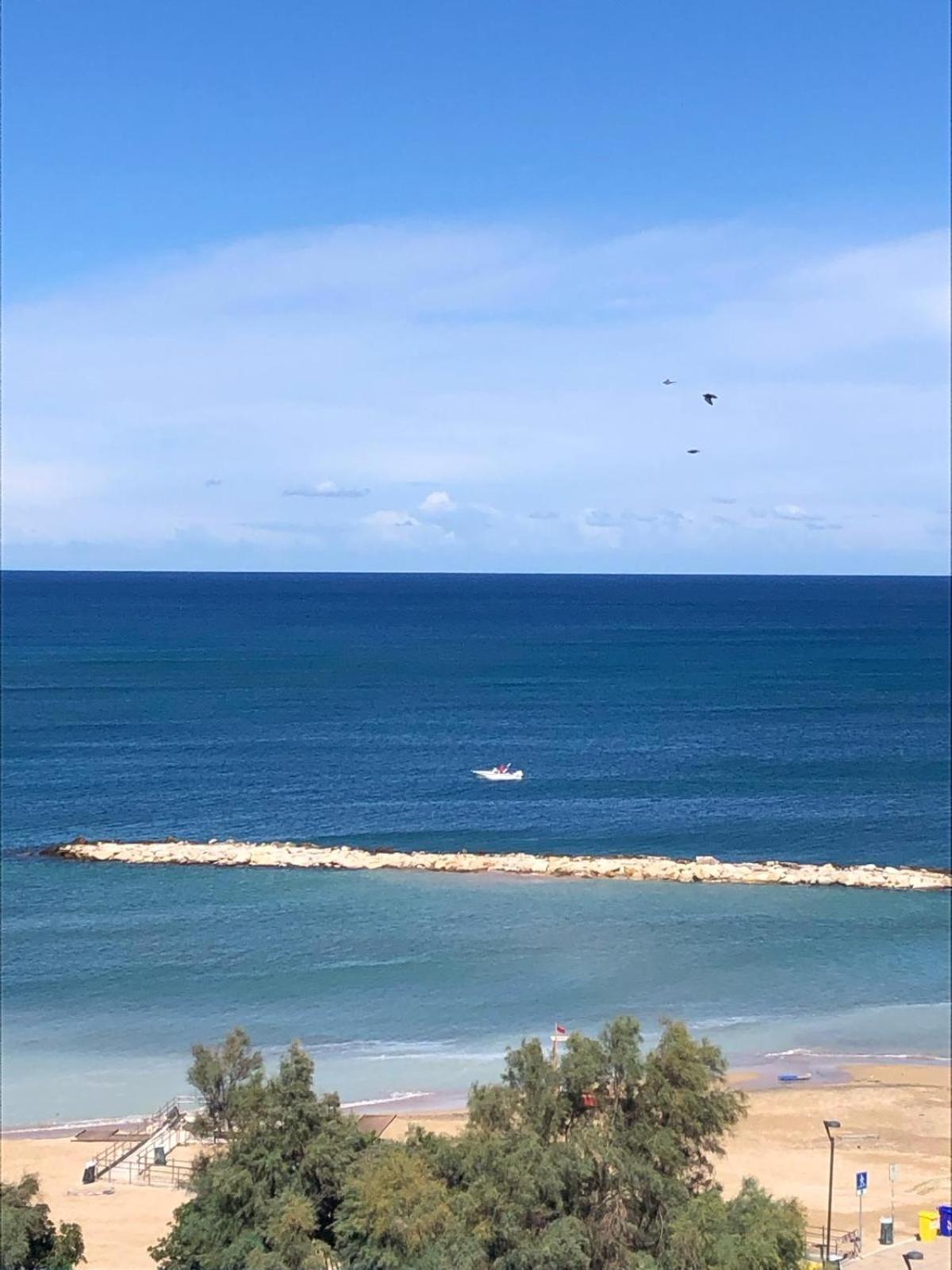 Front Beach Apartment - 3 Bedrooms 巴里 外观 照片
