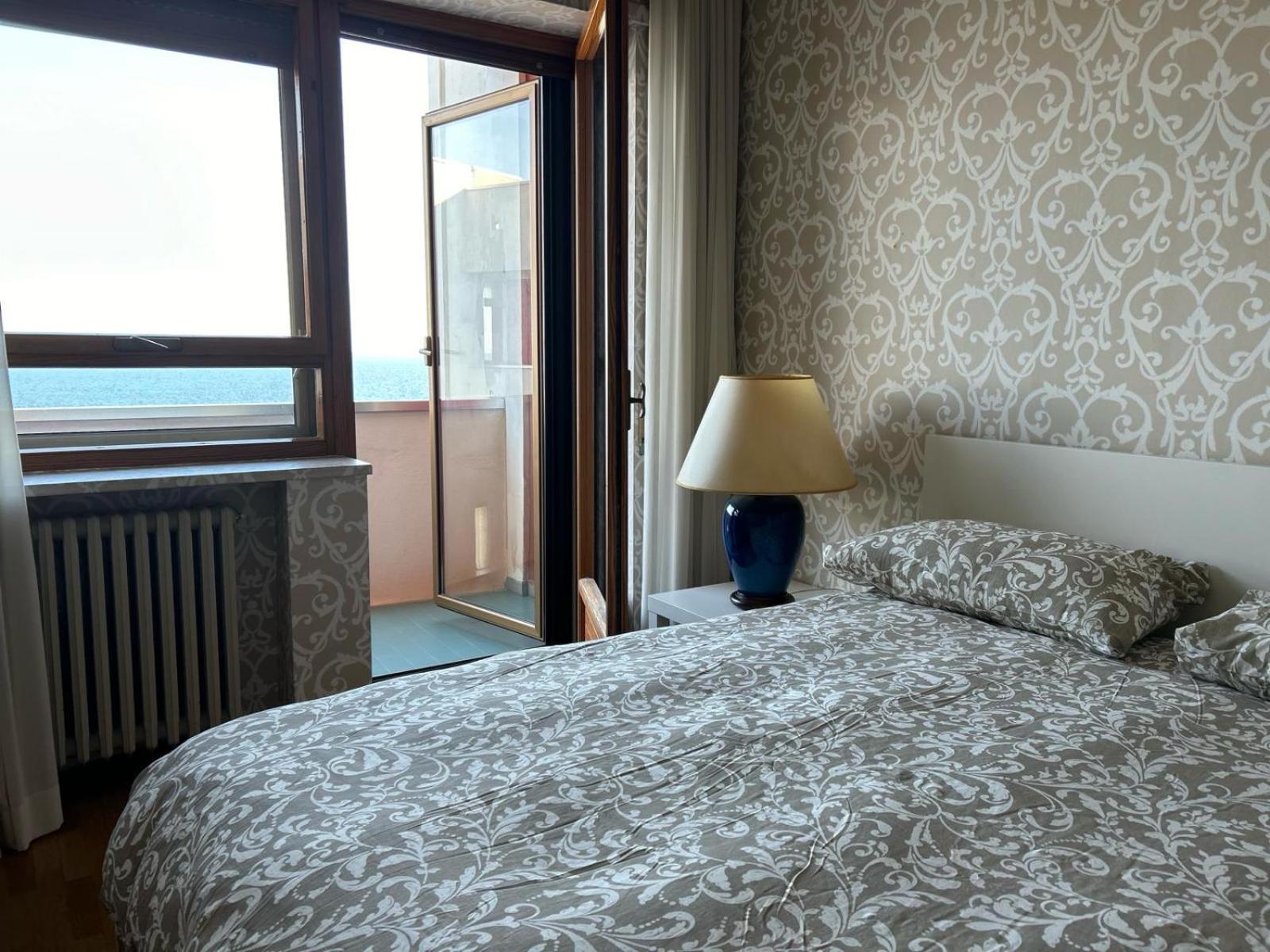 Front Beach Apartment - 3 Bedrooms 巴里 外观 照片