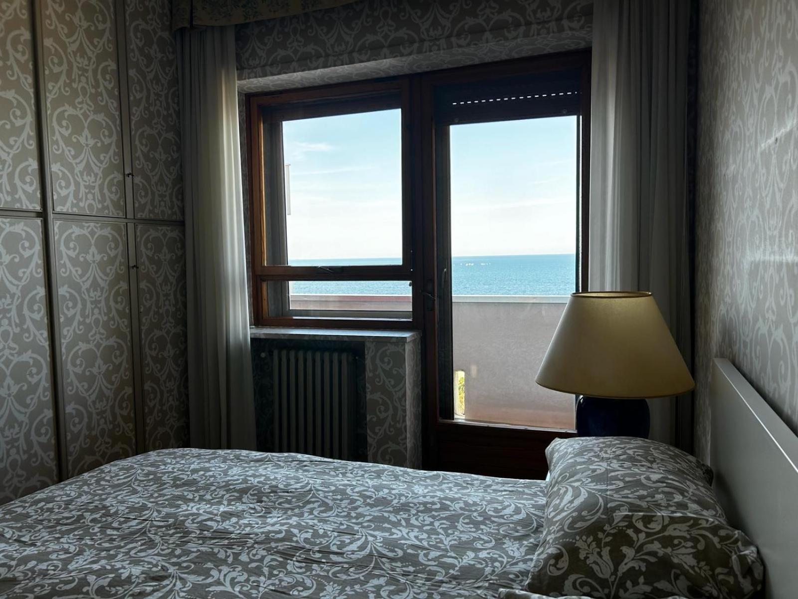 Front Beach Apartment - 3 Bedrooms 巴里 外观 照片