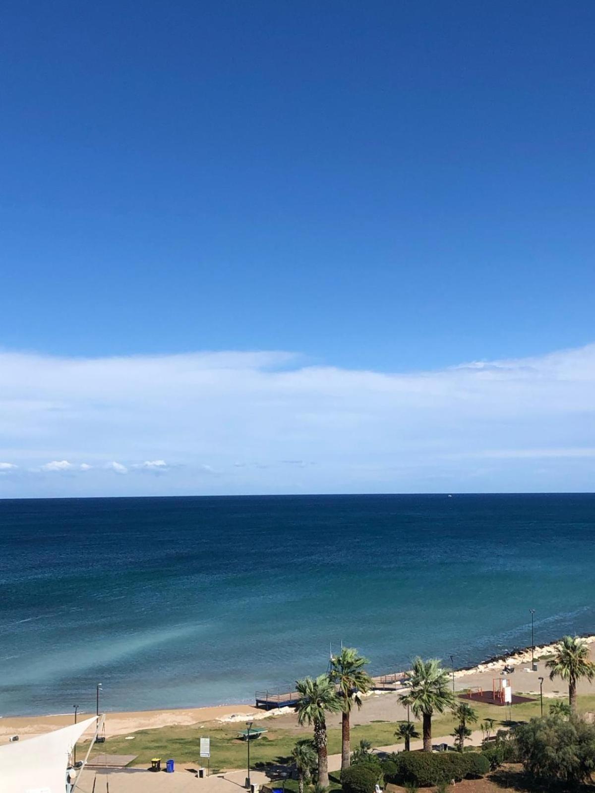 Front Beach Apartment - 3 Bedrooms 巴里 外观 照片