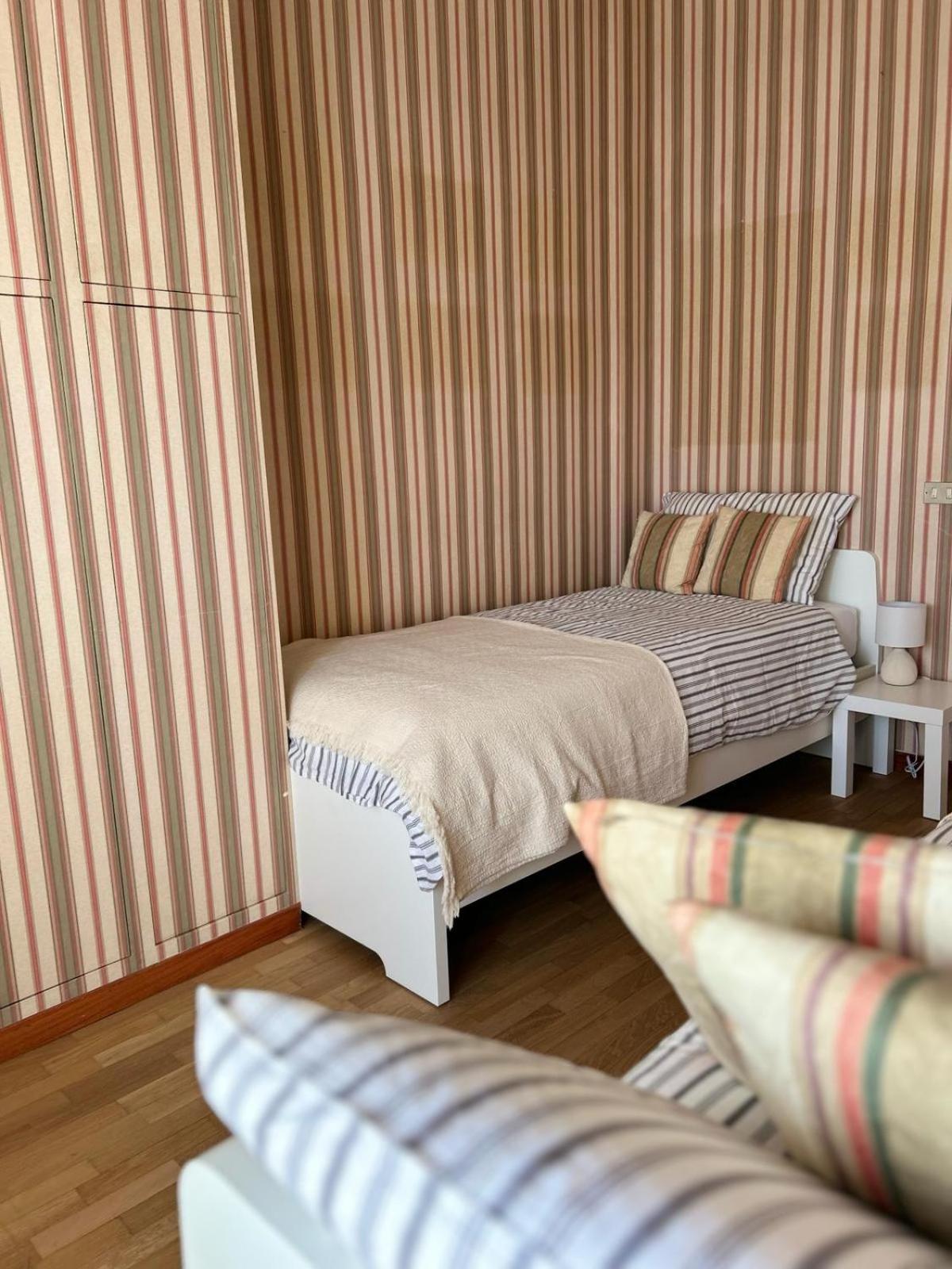 Front Beach Apartment - 3 Bedrooms 巴里 外观 照片