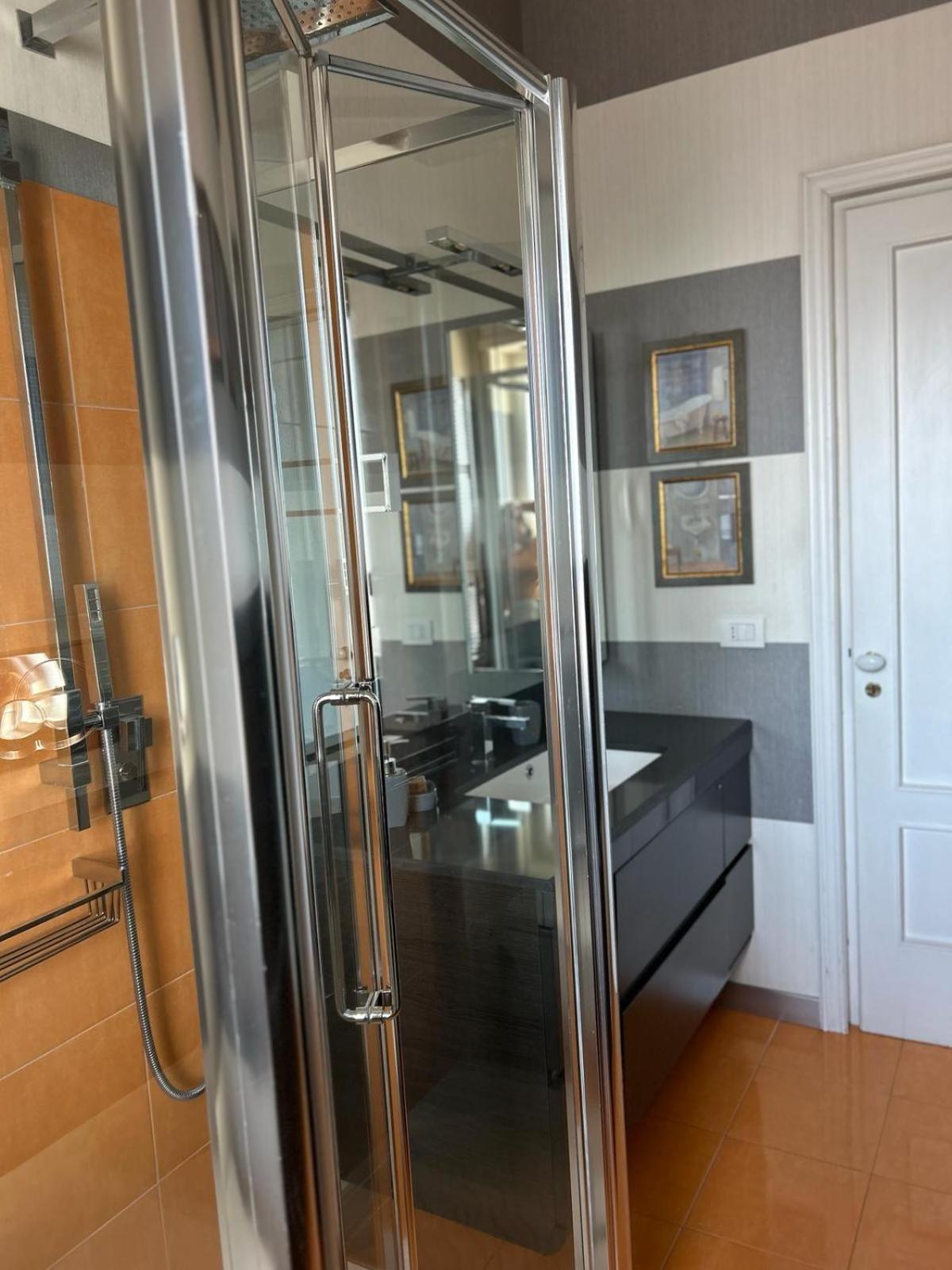 Front Beach Apartment - 3 Bedrooms 巴里 外观 照片