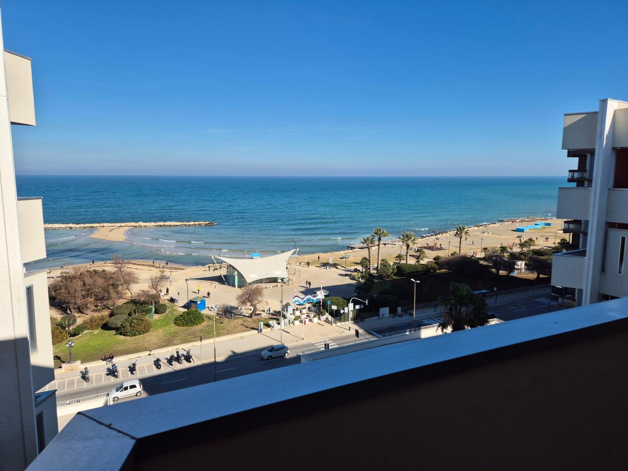 Front Beach Apartment - 3 Bedrooms 巴里 外观 照片