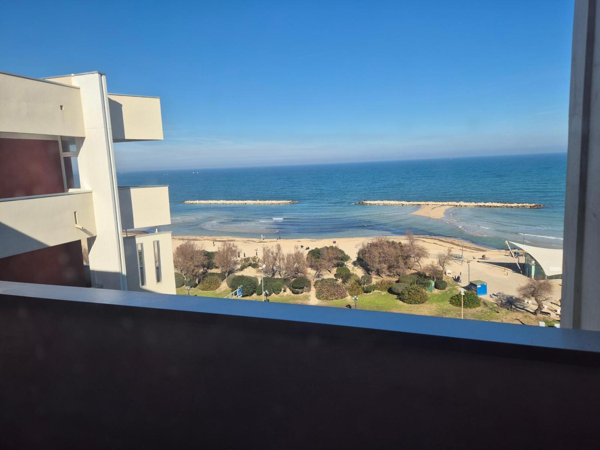Front Beach Apartment - 3 Bedrooms 巴里 外观 照片