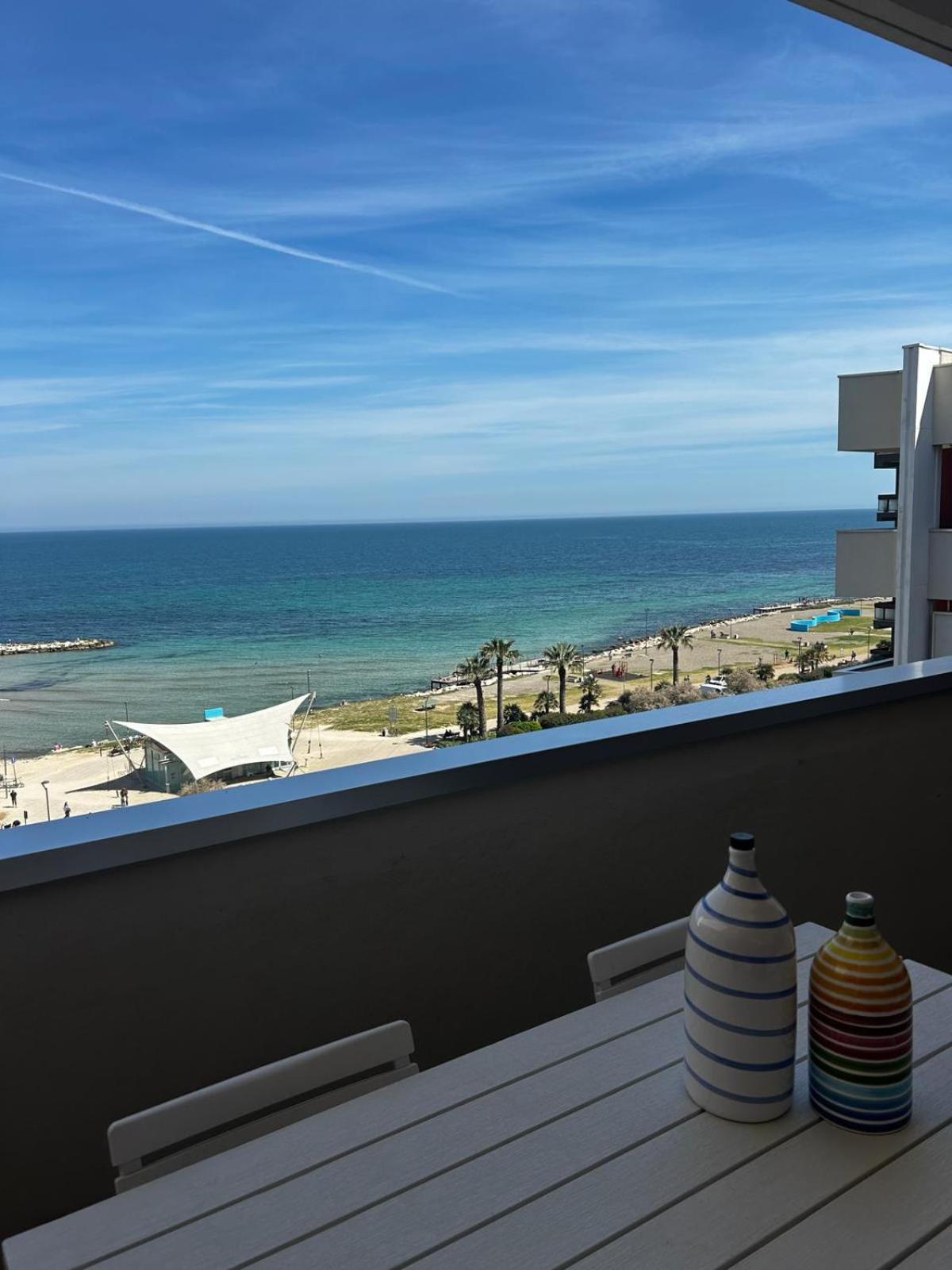 Front Beach Apartment - 3 Bedrooms 巴里 外观 照片